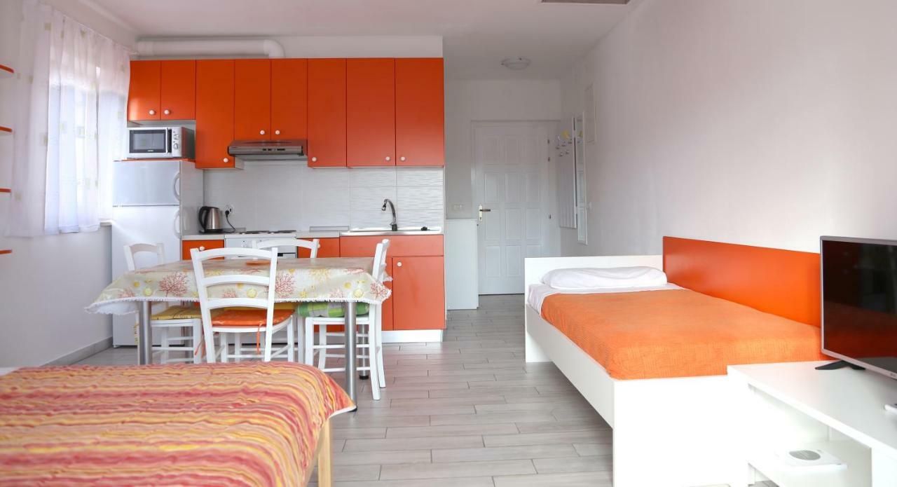 Apartments Laura Pinezici  Luaran gambar